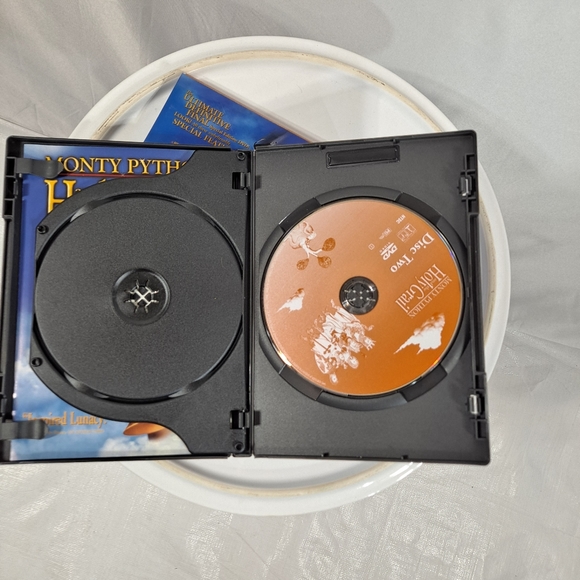 Monty Python And The Holy Grail Special Edition  2 DVD Set - Picture 4 of 6